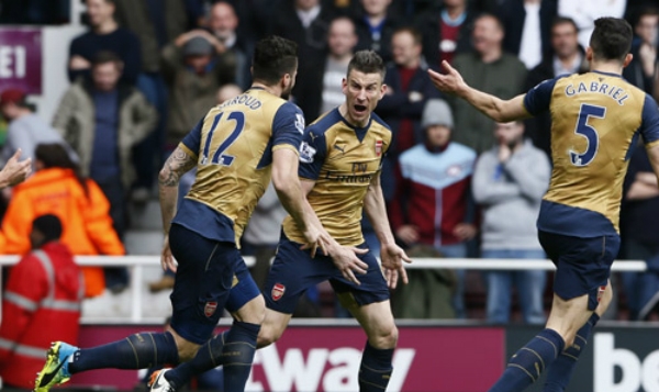 VIDEO: Koscielny gỡ hòa đầy kịch tính cho Arsenal