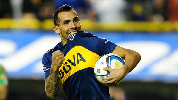 VIDEO: Pha solo ghi bàn ngoạn mục từ giữa sân của Carlos Tevez
