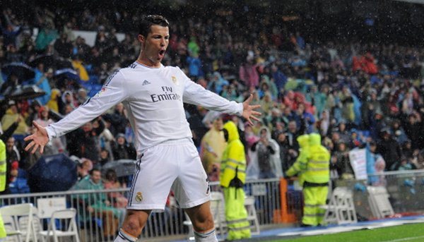 VIDEO: Cú đúp chỉ trong 2 phút của Ronaldo vào lưới Wolfsburg