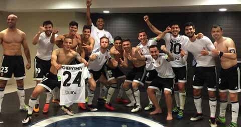 Valencia tôn vinh người Real trong phòng thay đồ Barca