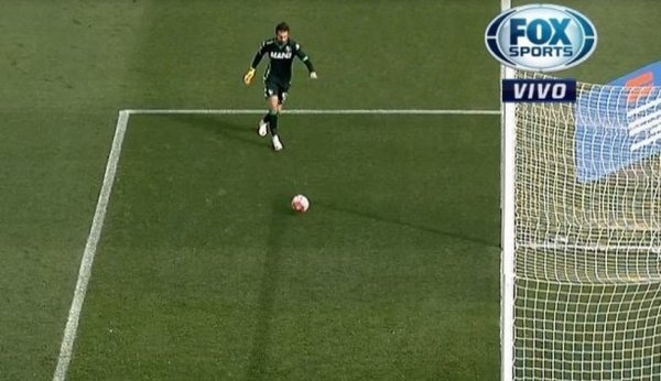 VIDEO: Bàn thắng phản lưới nhà 'siêu ảo' của thủ môn Serie A