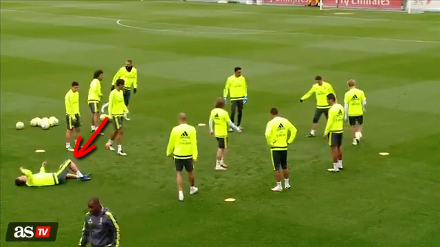 VIDEO: Pha bóng hồn nhiên như trẻ thơ của Ronaldo trên sân tập