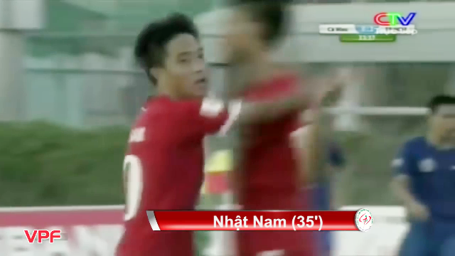 VIDEO: Cầu thủ hạng Nhất ăn mừng như Ronaldo với siêu phẩm khó tin