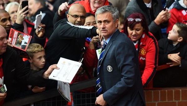 M.U sẽ không kí hợp đồng với Mourinho