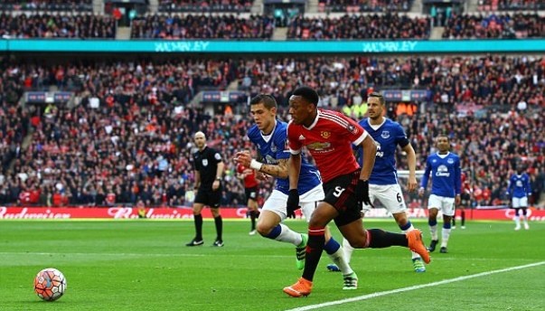 Highlights Everton 1-2 Man Utd: Người hùng Anthony Martial!