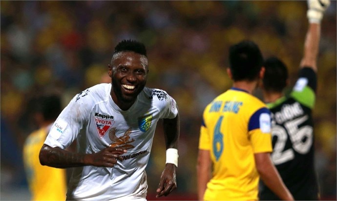 VIDEO: Lập hattrick, Hoàng Vũ Samson vượt qua kỷ lục của Công Vinh
