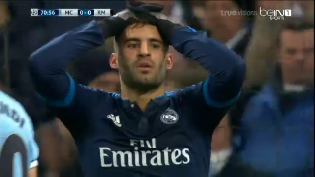 VIDEO: Jese Rodriguez đánh đầu chạm xà ngang khung thành Man City