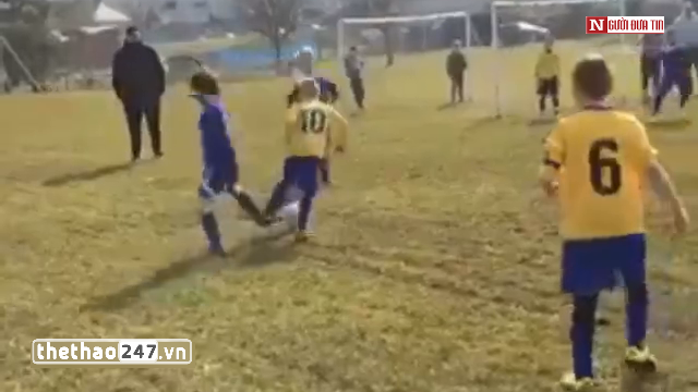 VIDEO: Cầu thủ nhí độc diễn ghi bàn mang đậm phong cách Zidane