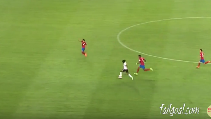 VIDEO: Cựu sao Arsenal solo 70m rồi ghi bàn ở giải VĐQG Trung Quốc
