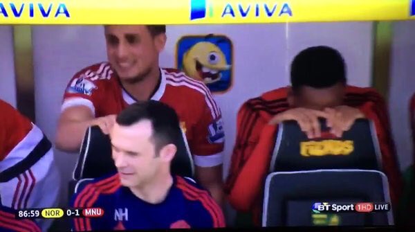 VIDEO: Martial cười trêu màn thay người hụt của Januzaj