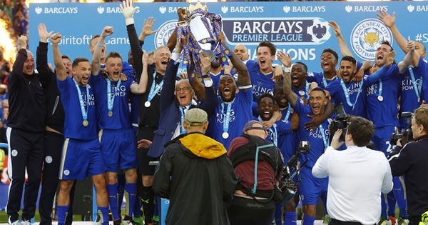 Chùm ảnh Leicester City nhận cúp Ngoại hạng Anh