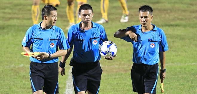 Vòng 9 V-League: Bi kịch từ trọng tài, ác mộng của HAGL