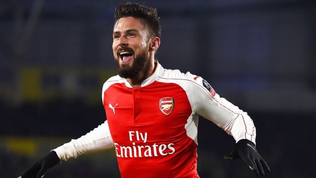 VIDEO: Giroud đánh đầu mở tỷ số cho Arsenal ngay phút thứ 5