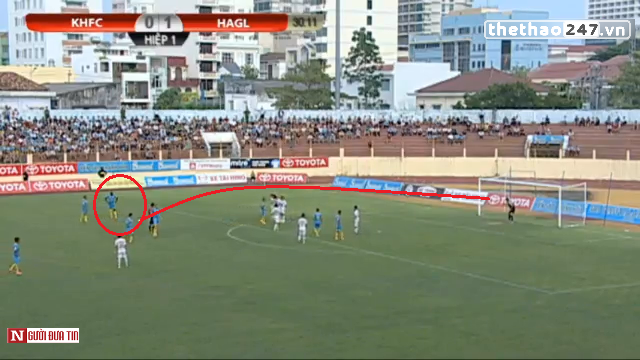 VIDEO: Siêu phẩm sút phạt của Uche vào lưới HAGL