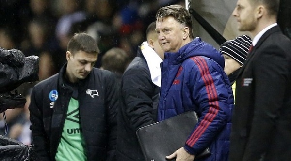 Hai năm của HLV Van Gaal tại M.U: Buồn vui xen lẫn