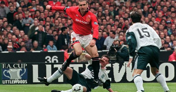 VIDEO: Những pha solo đẳng cấp của Eric Cantona trong màu áo Man Utd