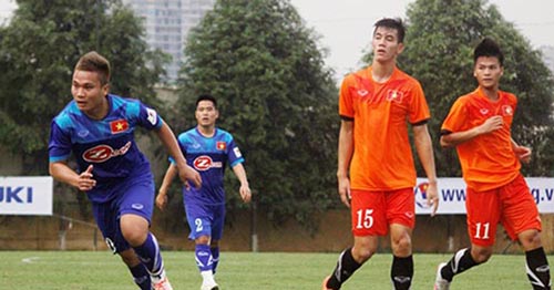 VIDEO: ĐT Việt Nam bị đàn em U21 cầm hòa không bàn thắng