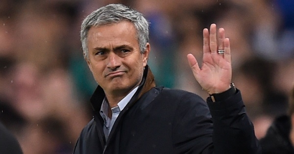 Cầu thủ đầu tiên của Man Utd được Mourinho giữ lại