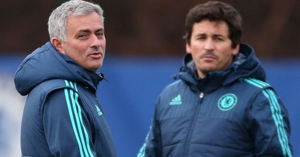 Người đầu tiên đồng ý cùng Mourinho về MU