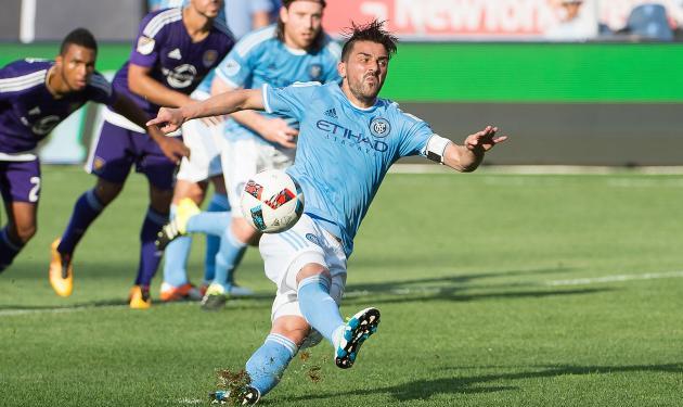 VIDEO: Cú sút pen thảm họa của David Villa ở vòng 14 MLS
