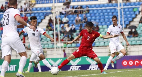 VIDEO: Cú đúp trong vòng 3 phút của Công Vinh trước Hồng Kông
