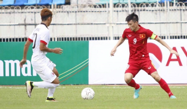 VIDEO: Tình huống sóng gió của Công Vinh trước khung thành Hồng Kông