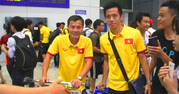 ĐT Việt Nam được săn đón khi về nước