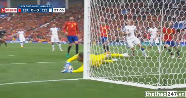 VIDEO: Tình huống vất vả hiếm hoi với thủ thành De Gea trước CH Séc