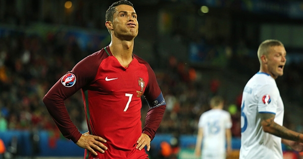 Cris Ronaldo sánh ngang huyền thoại