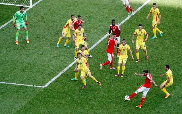 VIDEO: Cú nã đại bác của Mehmedi vào lưới Romania