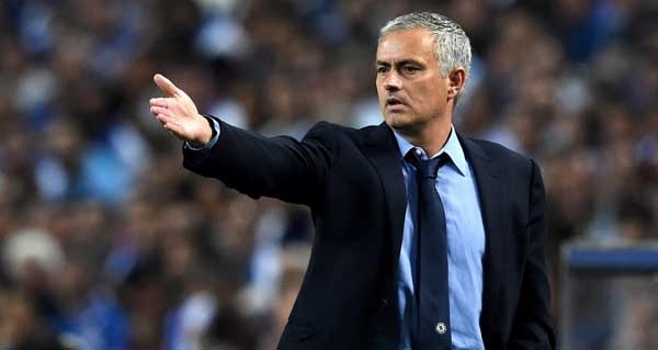 Mourinho quyết mua thêm hậu vệ cho Man Utd