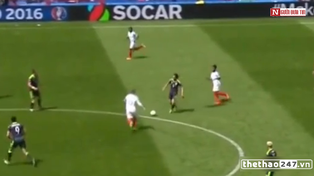 VIDEO: Pha xỏ háng điệu nghệ của Joe Allen với Rooney