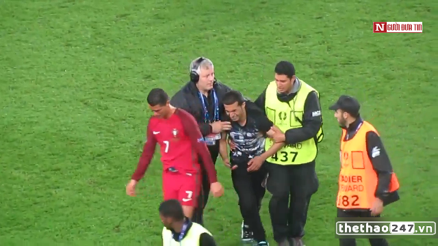 VIDEO: Hành động đẹp của Ronaldo sau trận Bồ Đào Nha - Áo