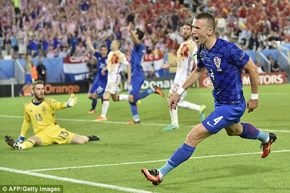 VIDEO: Ivan Perisic nâng tỷ số lên 2-1 cho Croatia