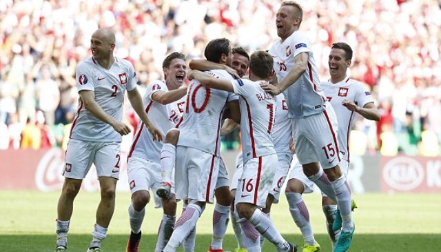 Video bàn thắng: Thụy Sĩ 1-1 (Pen 4-5) Ba Lan (Vòng 1/8 EURO 2016)