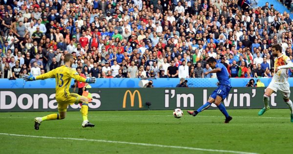 VIDEO: De Gea cứu thua xuất sắc trong tình huống đối mặt Eder