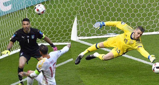Buffon, Neuer, De Gea và top 10 pha cứu thua đỉnh cao ở vòng 1/8