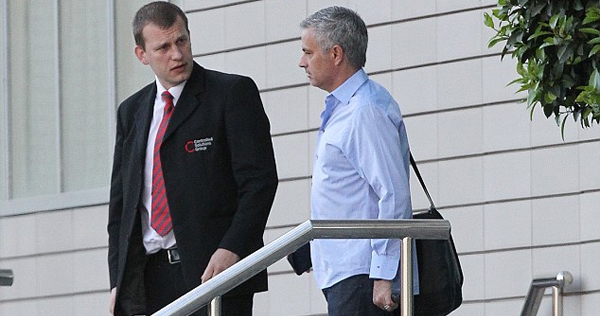 Hết nghỉ hè, Mourinho bắt đầu làm mới Man Utd