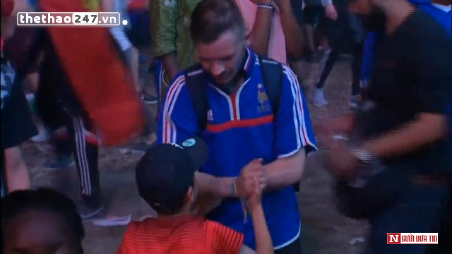 VIDEO: Cảm động hình ảnh fan nhí Bồ Đào Nha an ủi CĐV Pháp