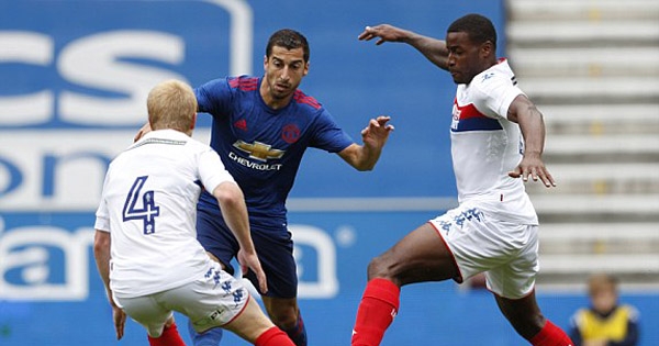 Mourinho ra mắt MU bằng trận thắng nhẹ nhàng