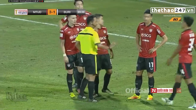 Trọng tài Thái League gây tranh cãi không kém trọng tài V-League