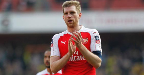 Arsenal tìm được người thay thế Mertesacker