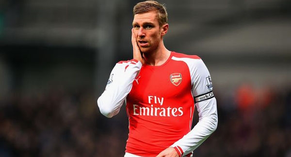 HLV Wenger nhắm hàng thải MU để thay thế Mertesacker
