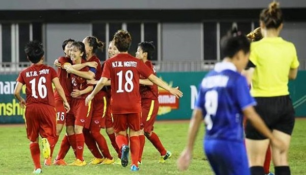 Điểm tin sáng 4/8: Kiatisak nói về AFF Cup, ĐT nữ Việt Nam quyết hạ gục Thái Lan