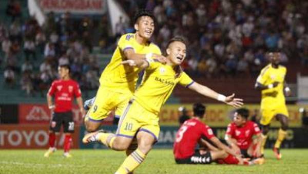 Video bàn thắng: Long An 1-2 SLNA (Vòng 19 V-League 2016)
