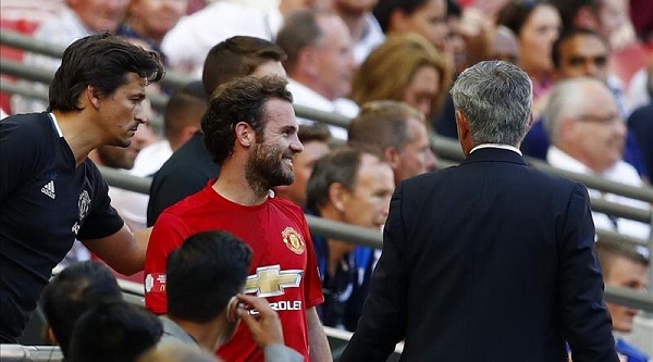 HLV Mourinho lý giải quyết định thay người khó hiểu với Mata