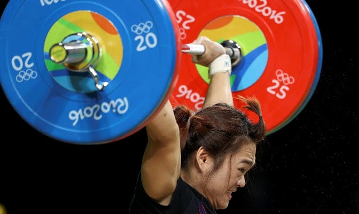 VIDEO: Cử tạ nữ mang về tấm HCV thứ 2 cho Thái Lan ở Olympic 2016