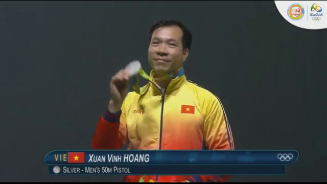 VIDEO: Lễ trao huy chương 50m súng ngắn (Hoàng Xuân Vinh)