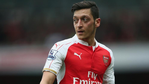 Đông thái mới của Mesut Ozil khiến Arsenal lo ngại