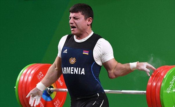 VIDEO: VĐV cử tạ gặp tai nạn kinh hoàng ở Olympic 2016